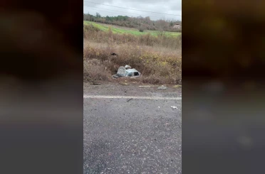 Karşı şeride geçen otomobil ticari araçla çarpıştı: 1 yaralı 