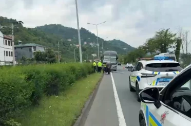 Karşı şeride savrulan otobüs faciayı kıl payı atlattı 