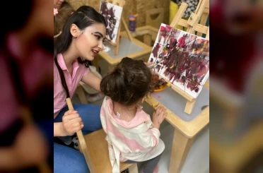 Karşıyaka’nın sanatçı öğretmeni, çocuklara sevgiyi, tuvale hayali işliyor 