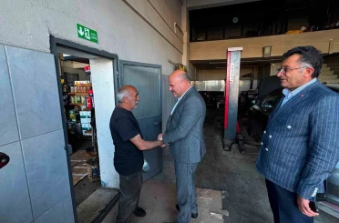 Kars’ta AK Parti Teşkilatından Sanayi Sitesi esnafına ziyaret 