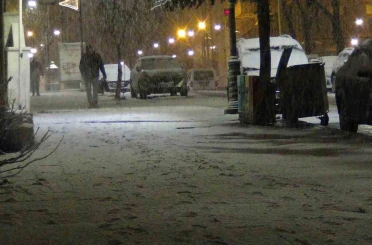 Kars’ta bahar yerini kışa bıraktı: Kar yağışı kenti beyaza bürüdü 