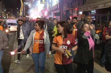 Kars’ta derbi zaferi coşkusu: Sarı-kırmızılılar sokaklara akın etti 