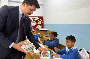 Kars’ta eğitimde başarı ve azim vurgusu: Kaymakam Kahraman Derinöz köyü okulunu ziyaret etti 