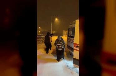 Kars’ta kar engelini aşan sağlık ekipleri hasta vatandaş için seferber oldu 