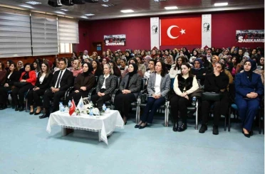 Kars’ta koruyucu aile hizmeti için farkındalık toplantısı düzenlendi 