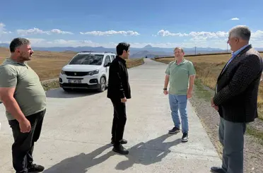 Kars’ta köy yollarına beton konforu: Şehitemin ve Gecikmez grup yolunda çalışmalar sürüyor
