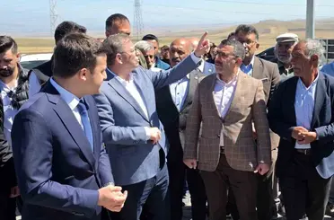 Kars’ta köy yollarında beton yol dönemi: Vali Polat ve Milletvekili Çalkın Yağlıca’da incelemelerde bulundu
