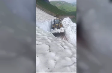 Kars’ta temmuz ortasında 3 metre kar 