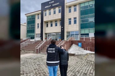 Kars’ta torbacılara operasyon: Uyuşturucu satıcısı tutuklandı 