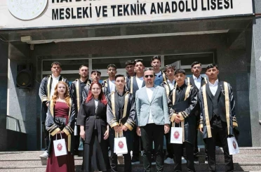 Kars’ta Veteriner Sağlık Teknisyenleri mezuniyet sevinci yaşadı 