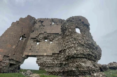 Kars’taki bin yıllık Kız Kalesi yok olma tehlikesiyle karşı karşıya 