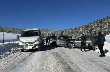 Kartalkaya yolunda 2 cip kafa kafaya çarpıştı 