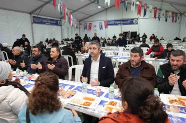 Kartallılar Ramazan’ın ilk iftarında aynı sofrada buluştu 