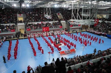 Kastamonu’da 23 Nisan coşkusu: Çocukların gösterileri ayakta alkışlandı 
