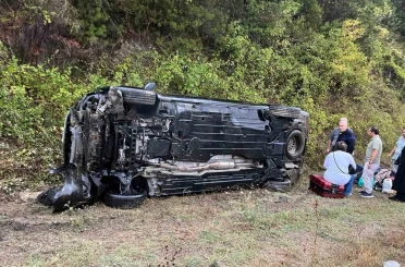 Kastamonu’da hafif ticari araç takla attı: 3 yaralı 