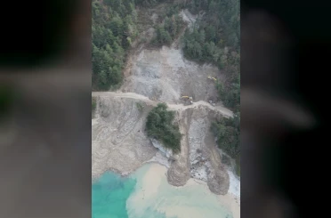 Kastamonu’da heyelan nedeniyle ulaşıma kapanan yolda çalışmalar sürüyor 