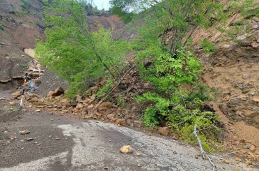 Kastamonu’da heyelan sebebiyle 5 köye ulaşım sağlanan yol kapandı 