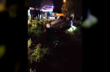 Kastamonu’da köpeğe çarpan otomobil kanala uçtu: 2 yaralı 