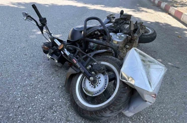 Kastamonu’da motosiklet yola düşen tenekeye çarptı: 1 yaralı 
