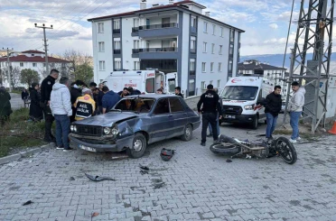 Kastamonu’da otomobil ile motosiklet çarpıştı: 3 yaralı 