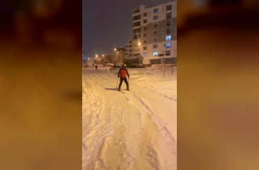 Kayak takımıyla caddede gezdi 