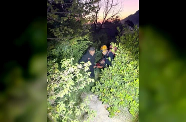 Kayalıklardan düşen amatör balıkçıyı AFAD ve itfaiye ekipleri kurtardı 