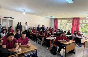 Kaymakam Ateş liseli öğrencilerle bir araya geldi 