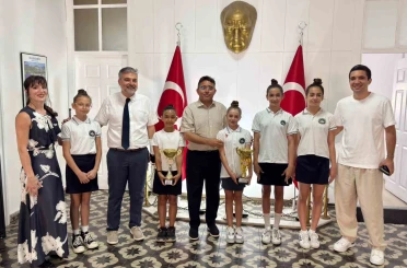 Kaymakam Kaya, Marmaris’in şampiyon jimnastikçilerini ağırladı 