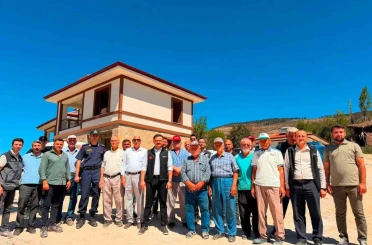 Kaymakam Titiz yangın bölgesinde yapımı süren konutları inceledi 