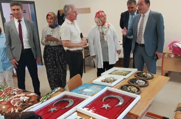 Kaymakam Türker Halk Eğitimi Merkezi kursiyerleriyle bir araya geldi 