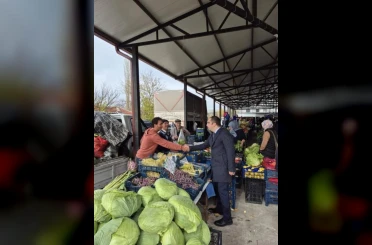 Kaymakam Uçar, halk pazarında vatandaşlarla buluştu 
