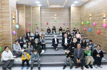 Kaymakam ve Başkan çocuklarla kitap okudu 