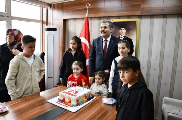 Kaymakamlıktan 23 Nisan’da doğan çocuklar için jest 