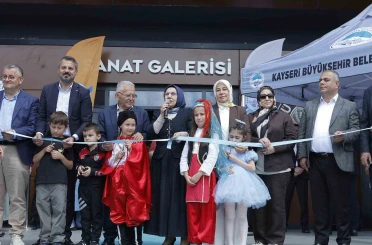 KAYMEK’in bin 200 eserlik yıl sonu sergisi açıldı 