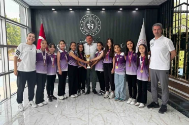 Kayseri şampiyonu sporculardan İl Müdürü Kabakcı’ya ziyaret 