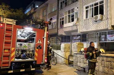 Kayseri’de 4 katlı binada yangın: Anne ve iki çocuğu dumandan etkilendi 