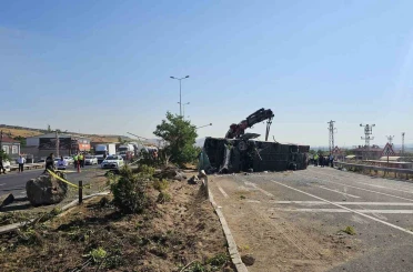 Kayseri’deki otobüs kazası güvenlik kamerasına yansıdı 