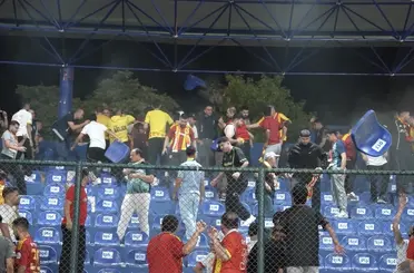 Kayserispor taraftarları tribün koltuklarını kırdı, stadyum zarar gördü

