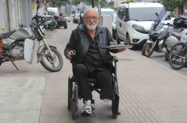 Kazada bacağını kaybetti, 50 yıllık mesleğini bırakmadı 