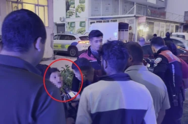 Kazada hafif yaralanan küçük kardeşleri kimse ikna edemedi: Babadan gelen telefonla ambulansa bindiler 