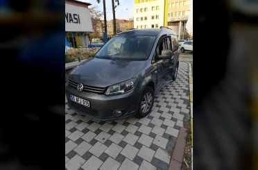 Kazada savrulan araç kaldırımdaki yayaya çarptı: 1 ağır yaralı 