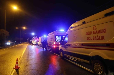 Kazada yaralanan kardeşi ile aynı ambulansa binmek isteyen yaralı ekiplere zor anlar yaşattı 