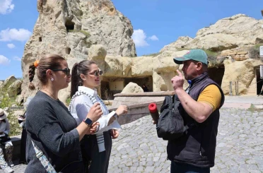 Kazadan sonra hayata şiirle tutundu, 7 dil öğrenip ekmeğini kazandı 