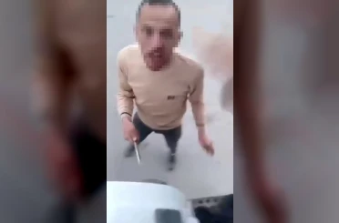 Kazaya sinirlenen tırcı "Aynama vurdun" deyip, meslektaşına demir sopayla saldırdı 