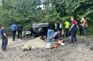 Kediye çarpmamak için manevra yapınca araç plaja uçtu: 4 yaralı 