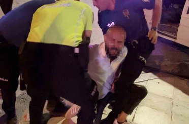 "Kelepçe vuramazlar, imkansız" dedi, kelepçelenip gözaltına alındı 