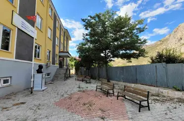 Kemaliye’de onarılmayan okul istinat duvarı tehlike oluşturuyor
