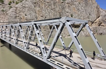 Kemaliye’de Şırzi Köprüsü akşam turizmine hazırlanıyor 