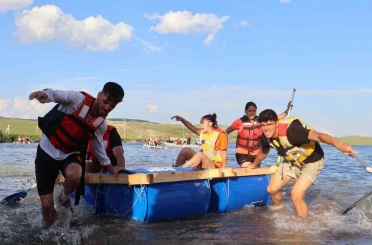 Kendi yaptıkları salla kıyasıya yarıştılar 