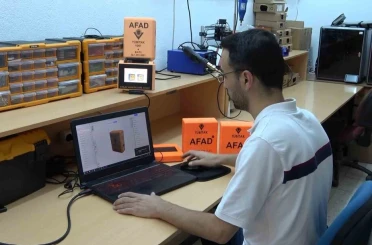 Kendini deprem anında enkazda hisseden mühendis, hayat kurtaran sistem geliştirdi 